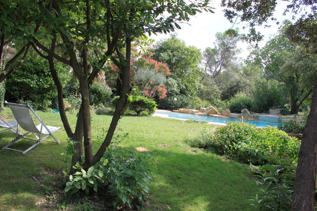 Bed and Breakfast La Bousquatiere Piolenc Екстер'єр фото